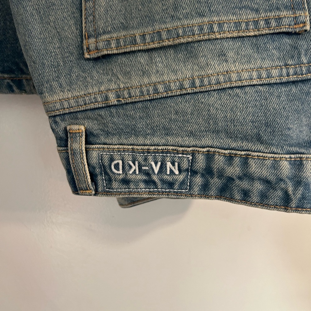 NA-KD - NWT Lightwash Straight Mid Waist Jeans